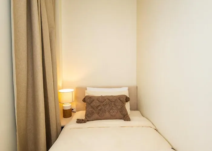 Apartamento 2 Bedroom For 3 Guests In Heart Sathorn With Balcony *